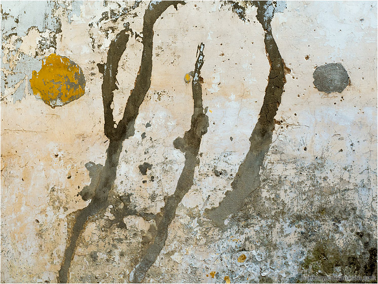 Battered Wall, Brushstrokes: Matanzas, Cuba (2017-02-27) - Abstract photograph showing patterns on a wall of an abandoned building, resembling Japanese brushstroke artwork